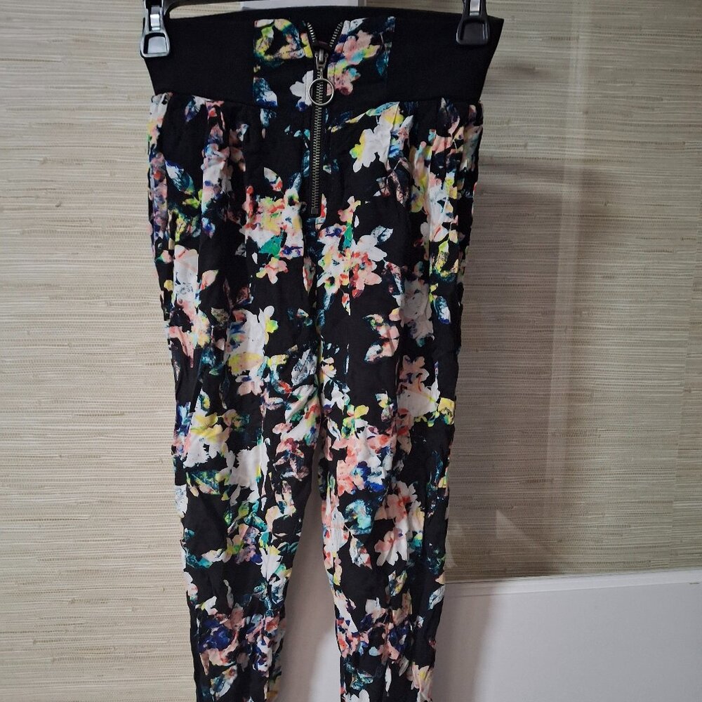 Material Girl Calf Length Flowered Pants